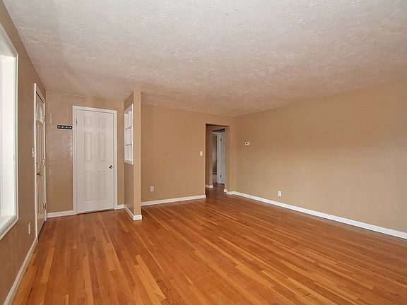 3rd image of 1121 S Joyce Ln