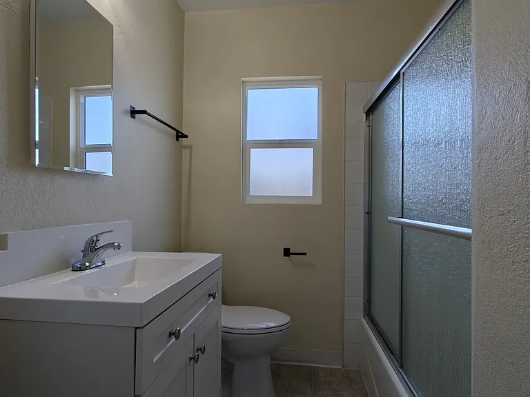 10223 Darby Ave #5 — Photo 5
