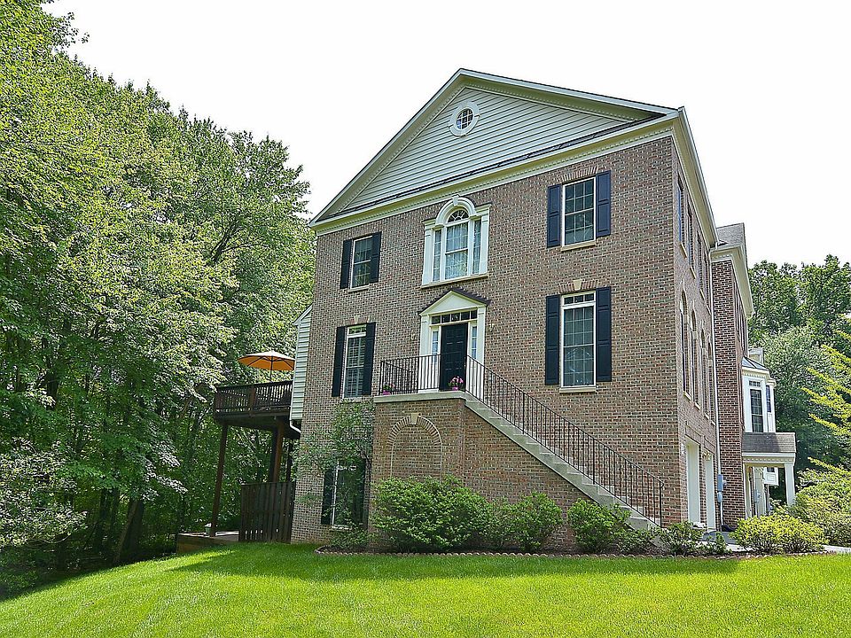 1st image of 34 Waddington Ct