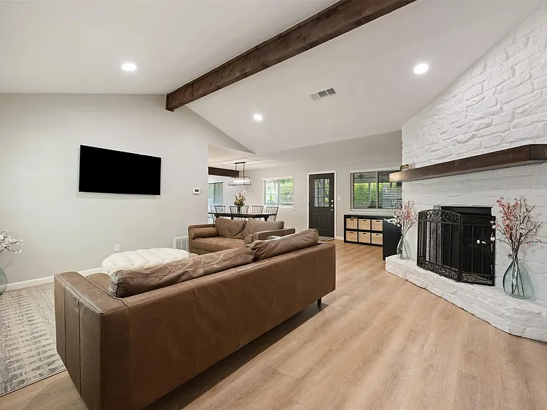 6105 Sun Vista Dr — Photo 1