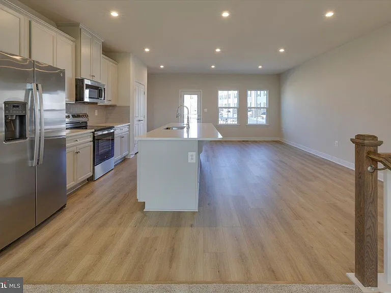 9390 Tanfield Dr — Photo 11