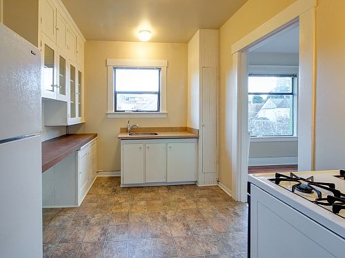 Sherbrook Apartments: kitchen