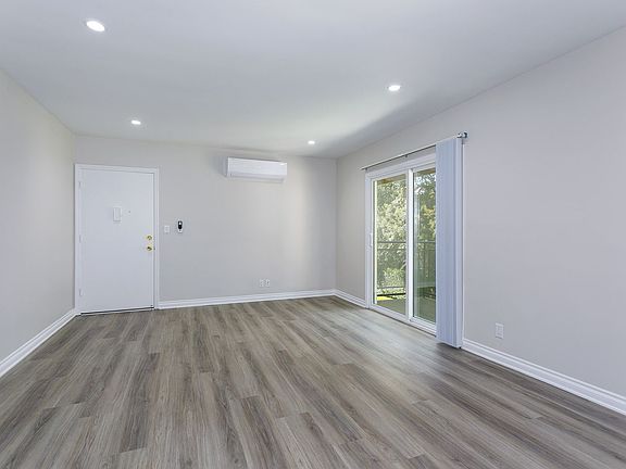 4th image of 585 N Hill Ave #9