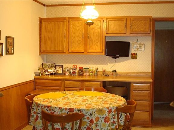4th image of 242 Royal Dr