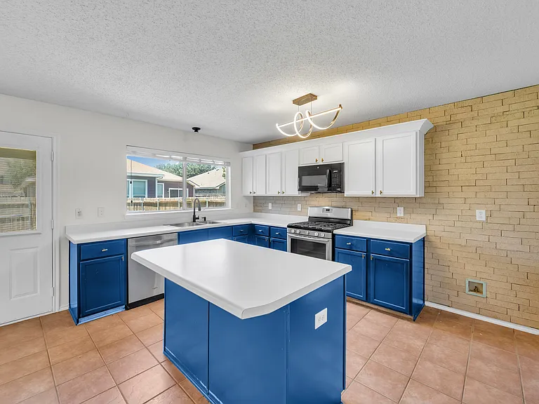 13221 Elmhurst Dr — Photo 16