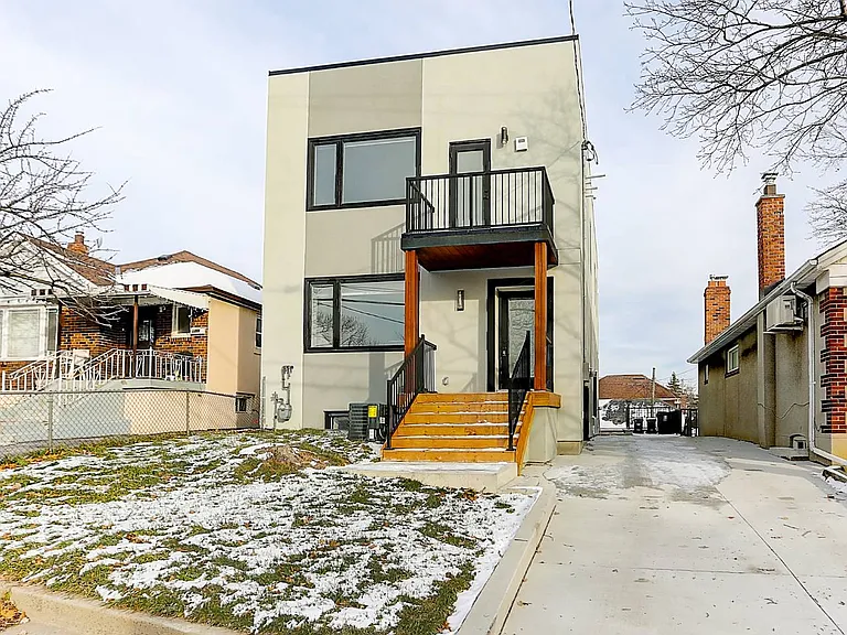 2071 Keele St #LOWER — Photo 28