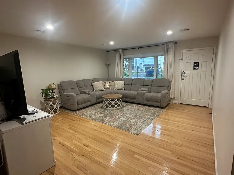 204 W Sherman Ave — Photo 9