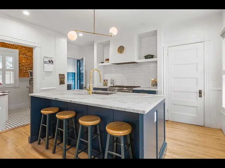 261 Vaughan St — Photo 13