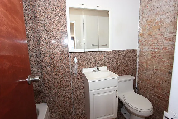 Rented by Dynamik Realty | media 5
