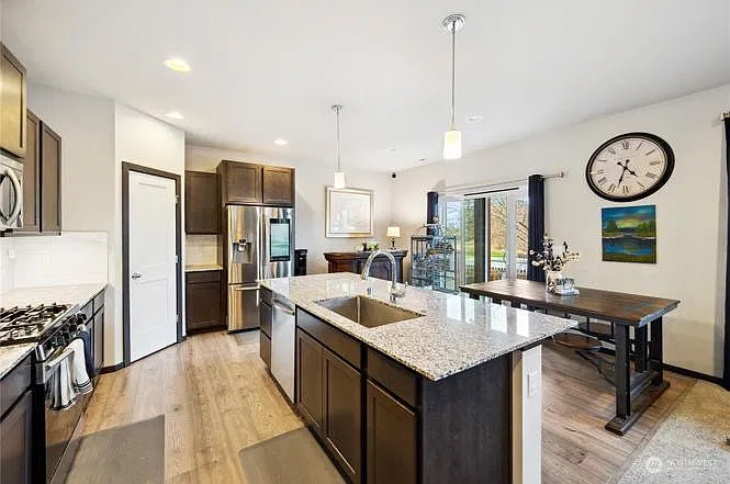 3 bed, 2040 sqft, $3,200 — Photo 3