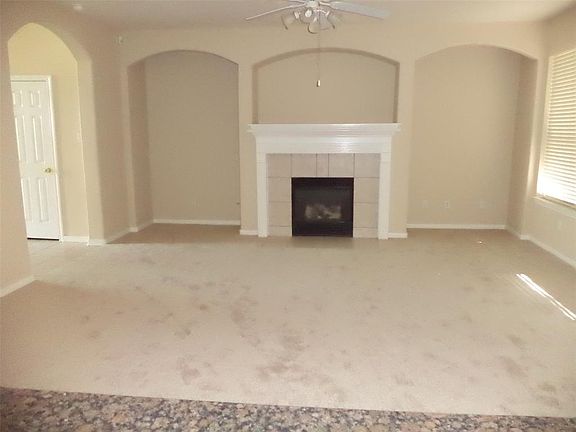 LARGE living room with ceiling fan and great niches for your bookcases or TV's!