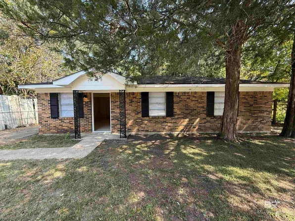320 East St, Prichard, AL 36610