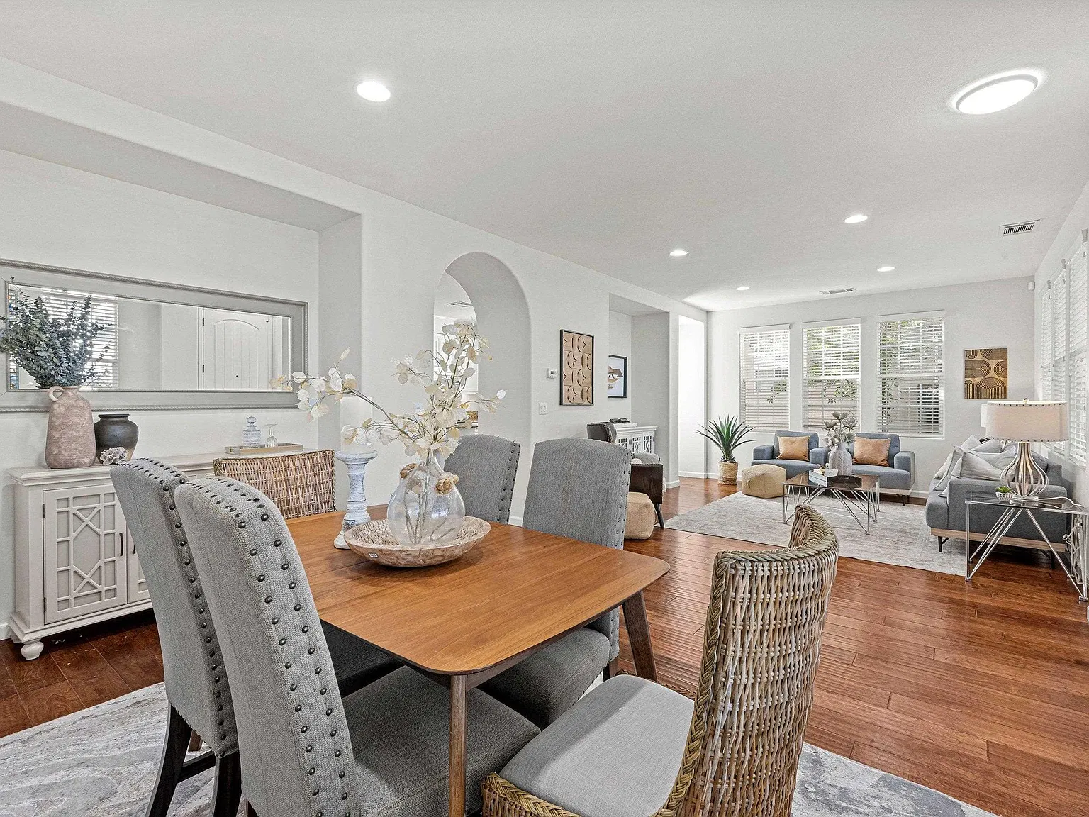 3 bed, 1930 sqft, $4,200 — Photo 4