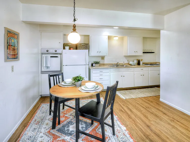 Lofts $900-$1000