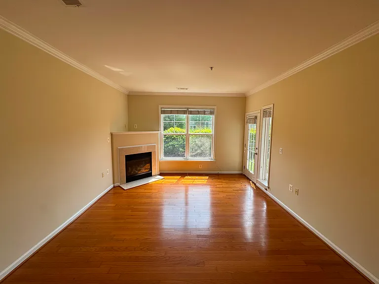 3810 Lightfoot St #109 — Photo 6