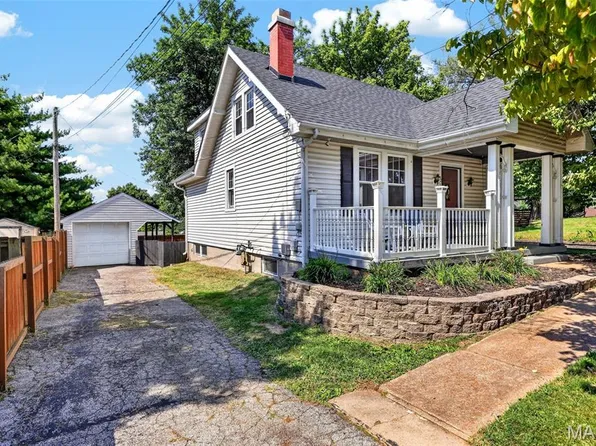 2103 W Randolph St, Saint Charles, MO 63301