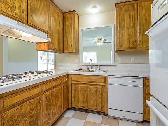 4th image of 8994 Salmon Falls Dr
