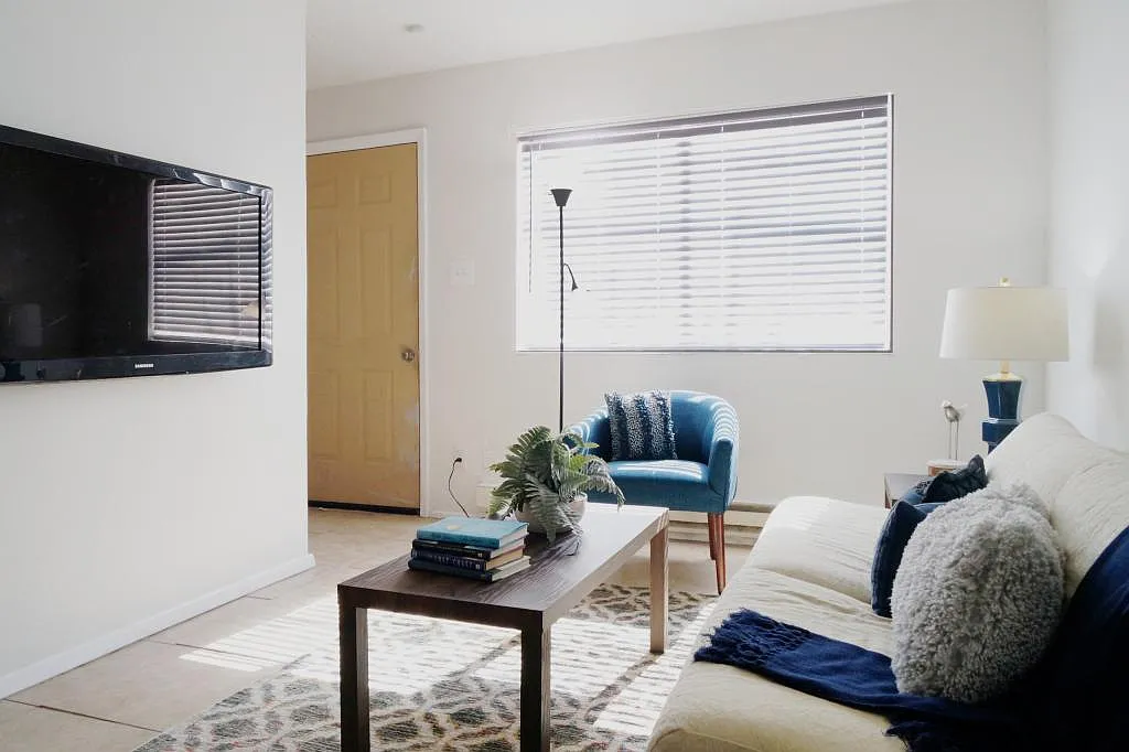 422 Texas St NE — Photo 3
