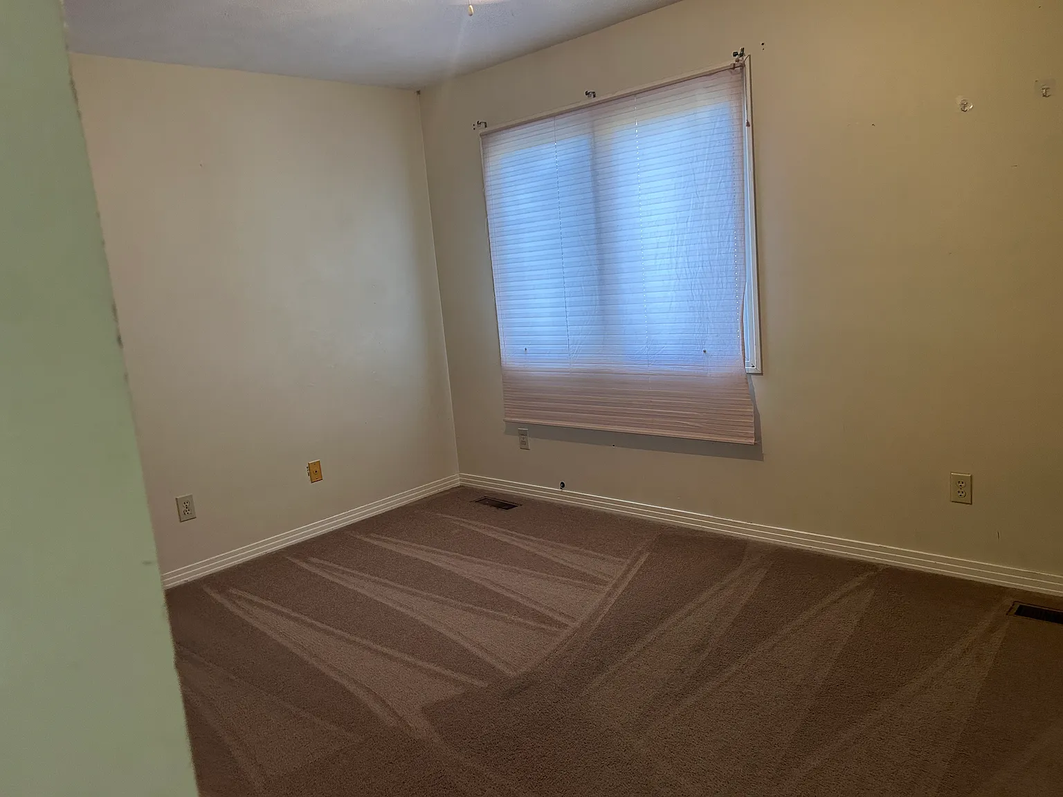 2 bed, 2.5 bath, 1300 sqft, $1,250 — Photo 2