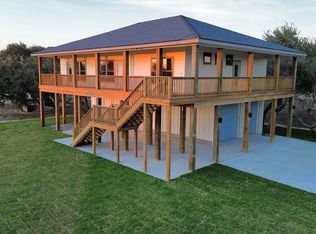 151 Front St, Rockport, TX 78382