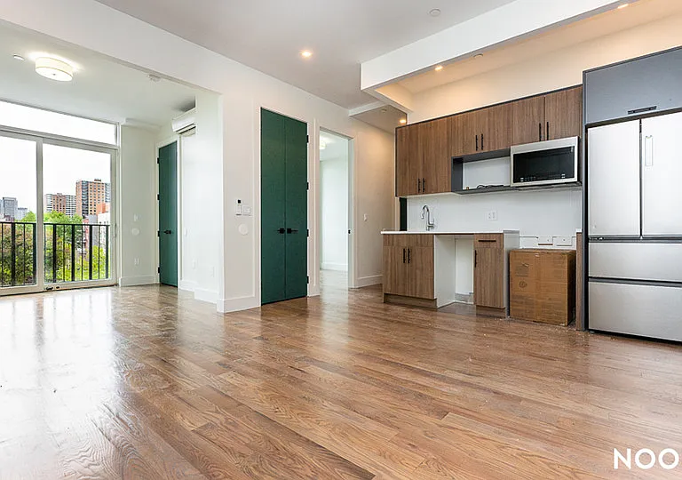 317 Franklin Ave #2R — Photo 8