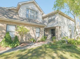 205 Springdale Ln, Bloomingdale, IL