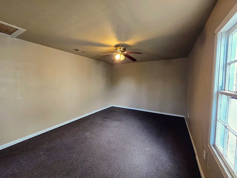 1319 Sycamore St — Photo 18