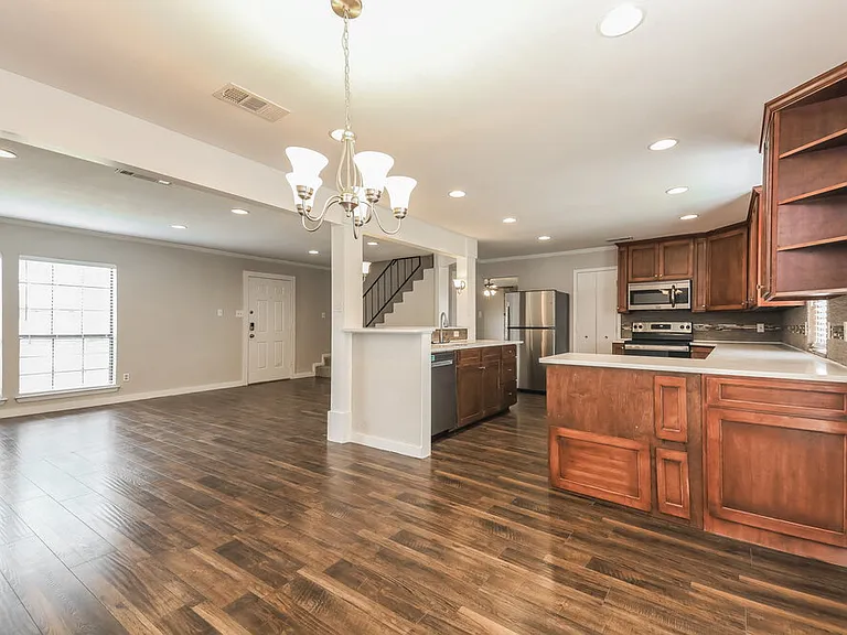 2325 Woodhollow Ave — Photo 6