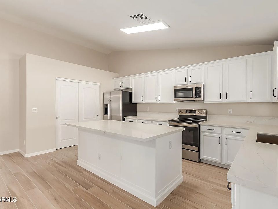 Light and Bright kitchen with white shaker cabinets, bar seating and plenty of storage space if you like to cook. Oversized sink makes cleanup a breeze.