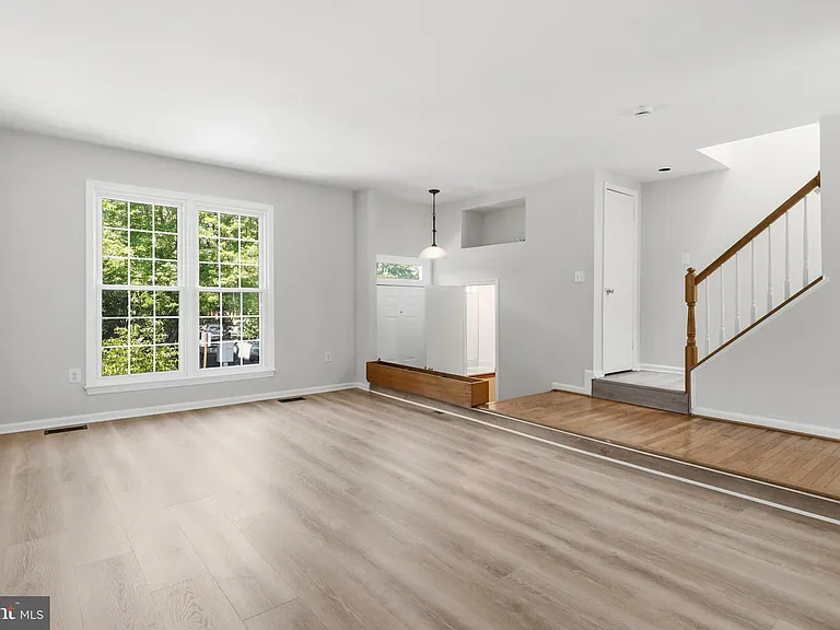 12214 Grassy Hill Ct — Photo 6