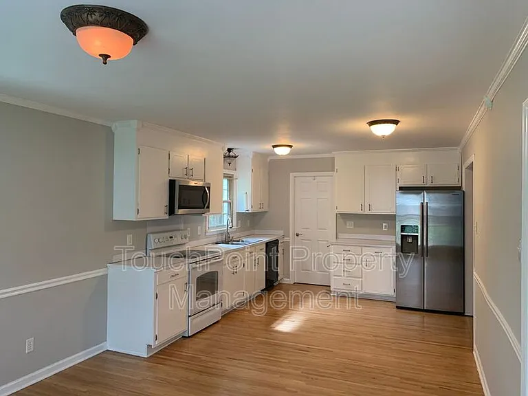 1130 Cheddington Dr — Photo 4