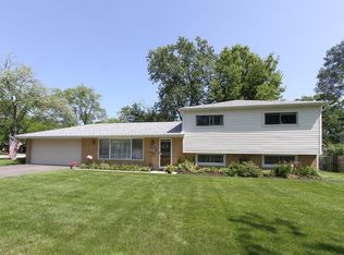 3747 Rugen Rd, Glenview, IL 60025