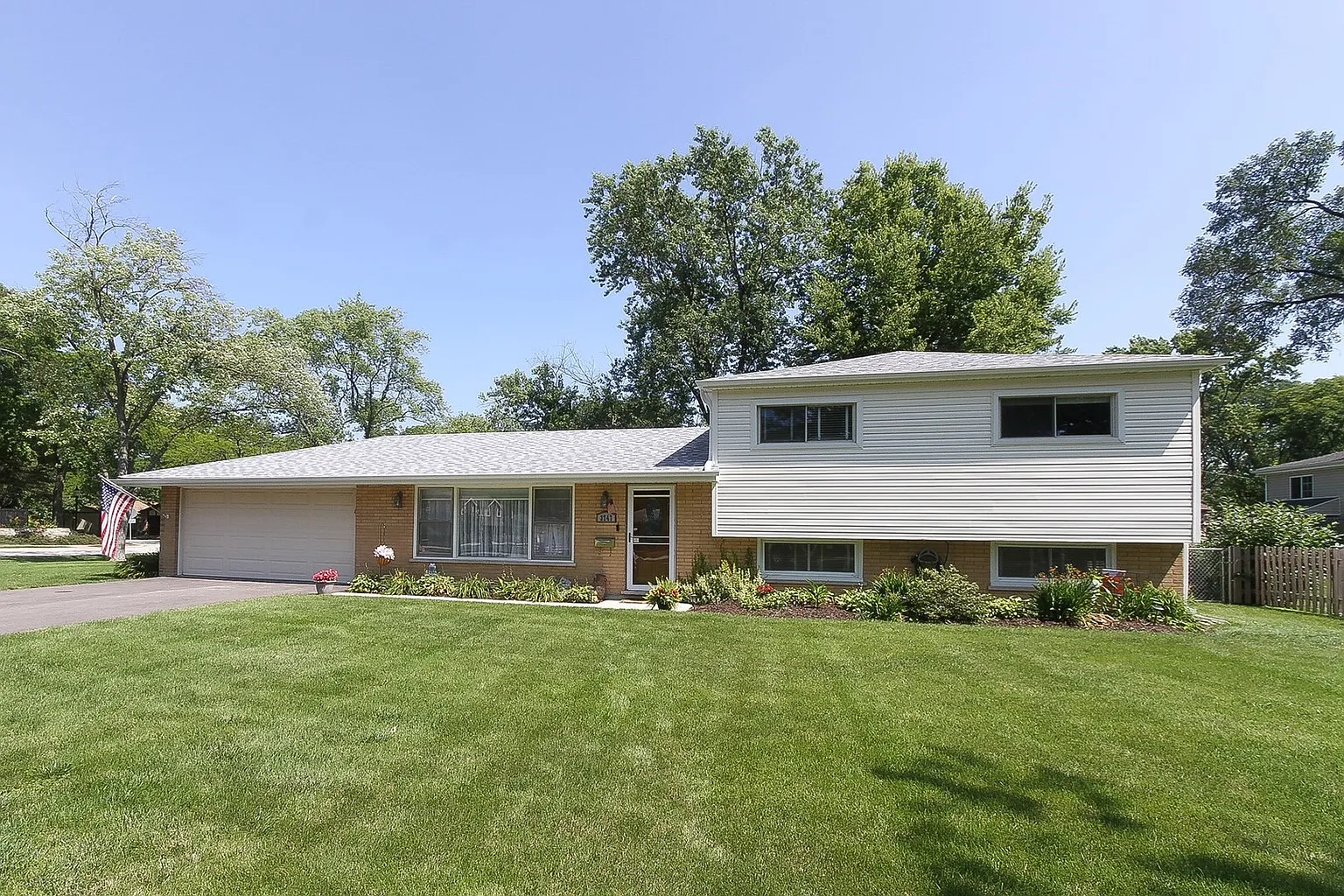 3747 Rugen Rd photo 1