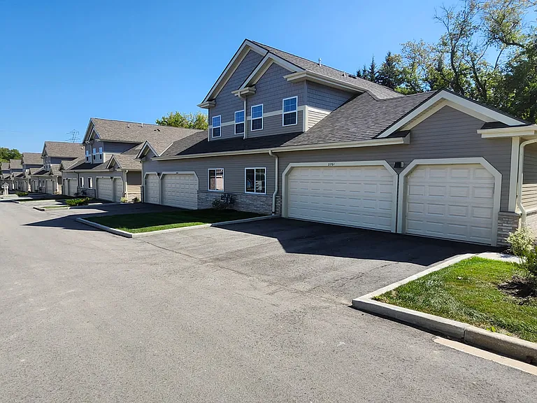 2709 Pond Dr — Photo 4