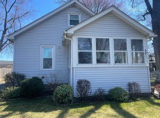 11 Thornfell St, Springfield, MA 01104