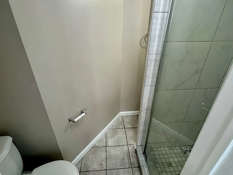 1323 W 3rd Ave — Photo 45