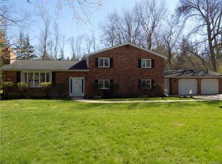 5849 Ainslee Ln, Lake View, NY 14085