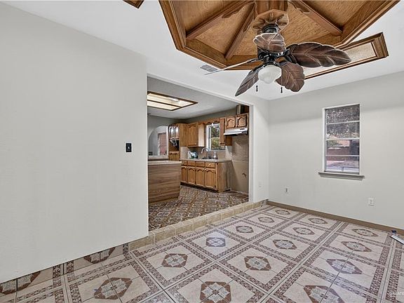 5th image of 2820 Wichita Ave