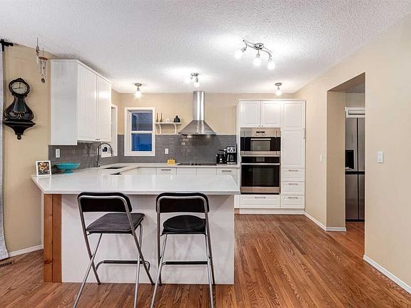 5th image of 27 NE Arbour Butte Rd NW