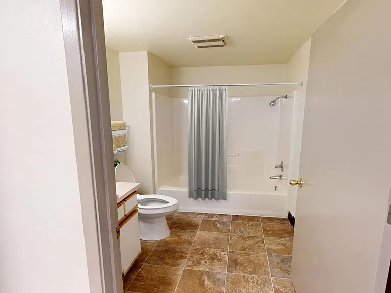 Tall Oaks Apartments — Photo 13