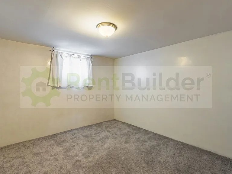 411 Wellesley Dr SE #A — Photo 17