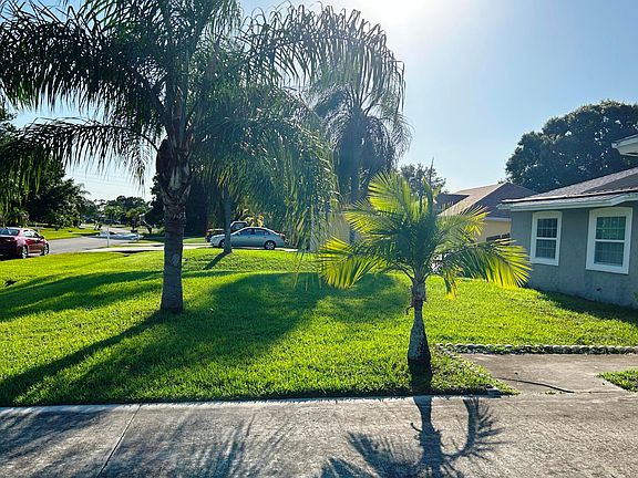 5th image of 641 SE Damask Avenue