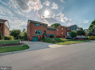 9842 Belhaven Rd, Bethesda, MD 20817
