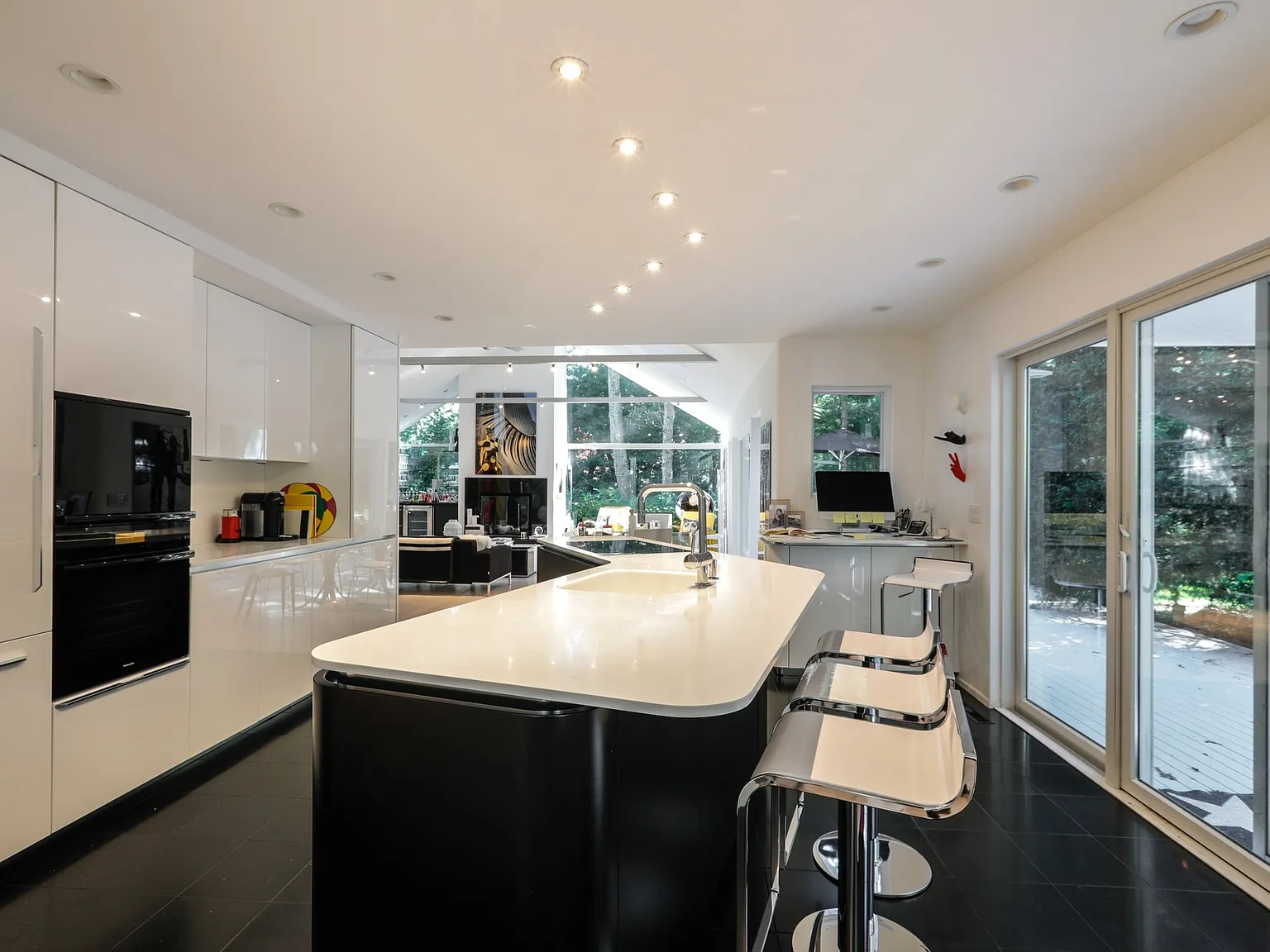 Modern and Chic Private East Hampton Getaway — Photo 4