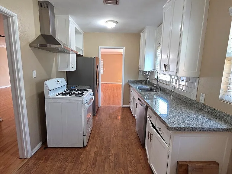 863 N 9th Ave — Photo 4