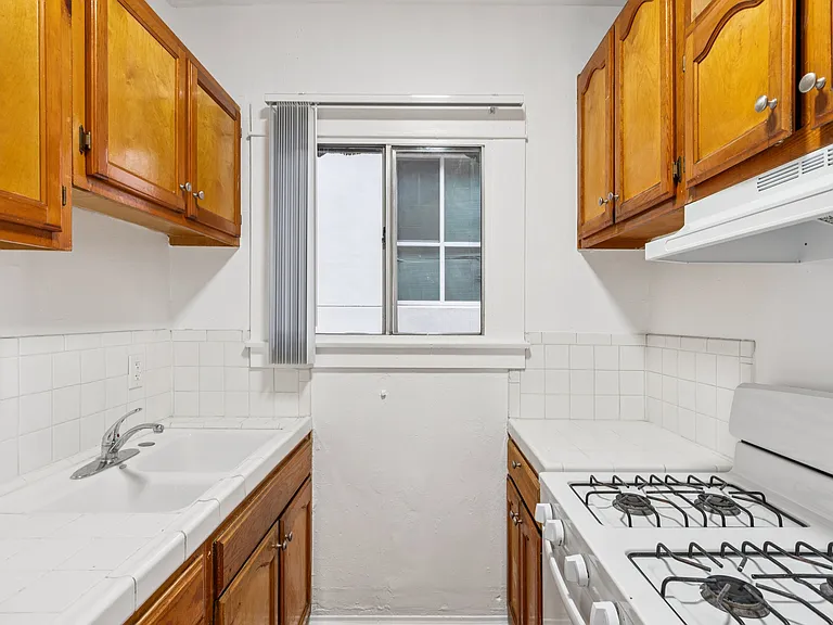 1220 S. Olive St. — Photo 13