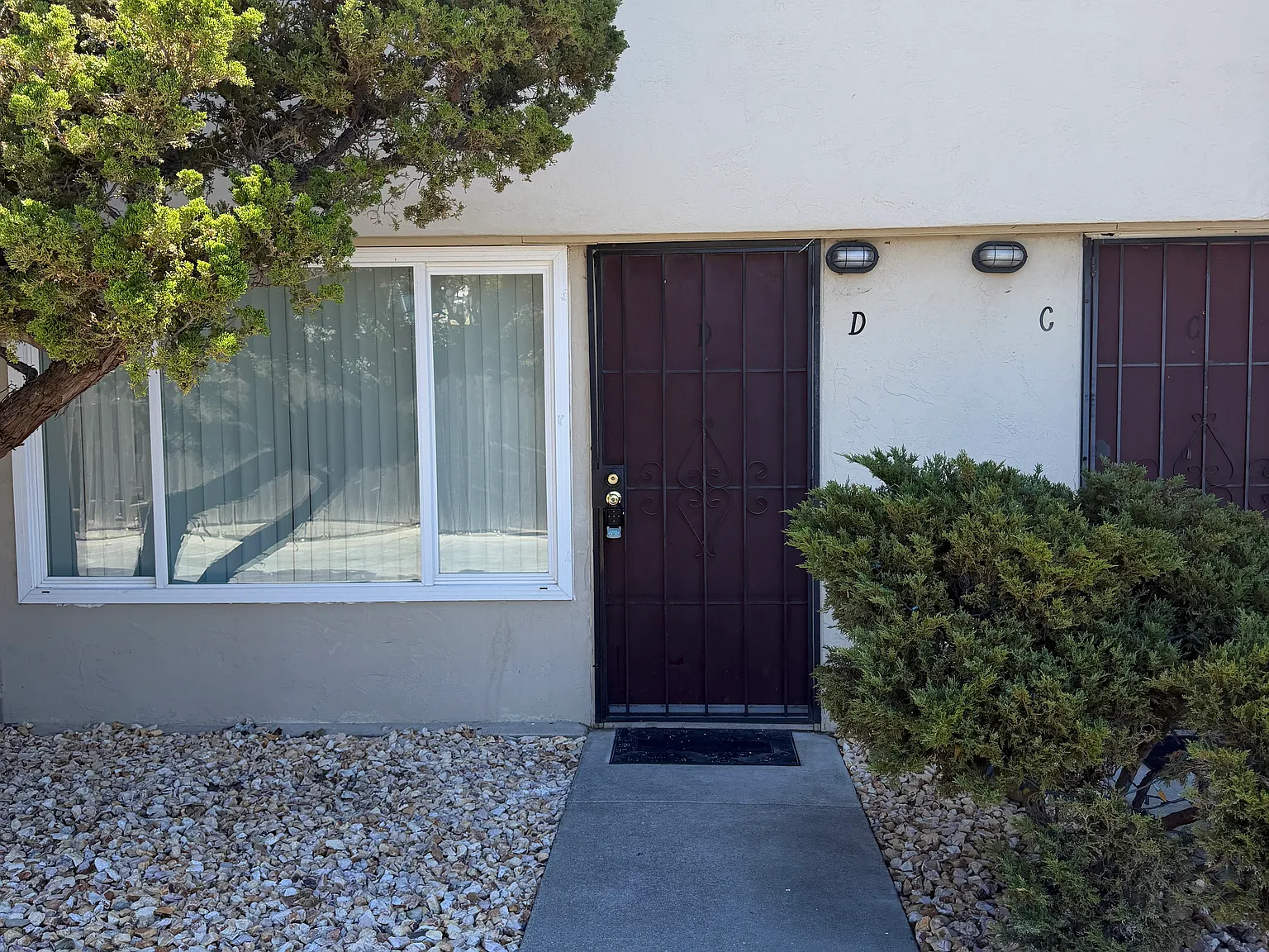 2 bed, 1.5 bath, $2,000 — Photo 2