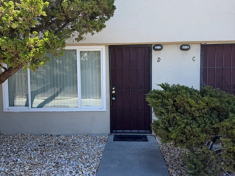 1218 Dana Dr #D — Photo 2