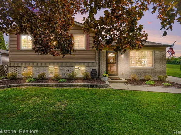 2564 Rainbow Dr, Troy, MI 48083