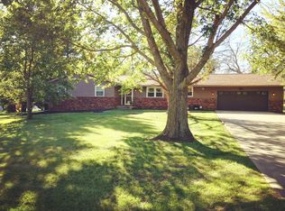 8694 Cherokee Cir, Bloomington, IL 61705